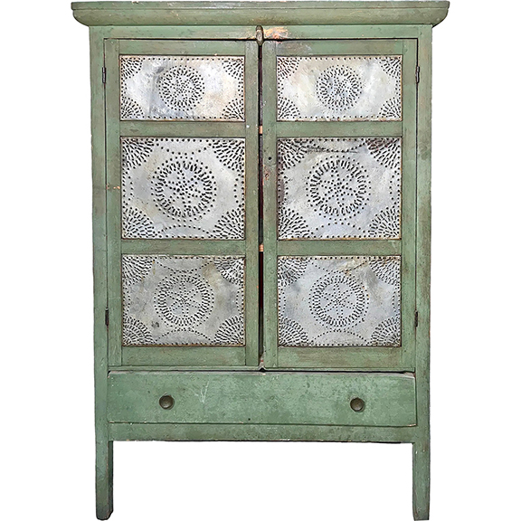 AntiqueDigest's tweet image. 14-tin pie safe in old green paint, each door with 3 punched tins of varying sizes, each side with 4 tins of different sizes, all having similar pinwheel designs, 62" x 42", sold for $920 (e $1000/3000) at Synesael Davies Auctions maineantiquedigest.com/stories/the-da… #antiques #furniture #pie