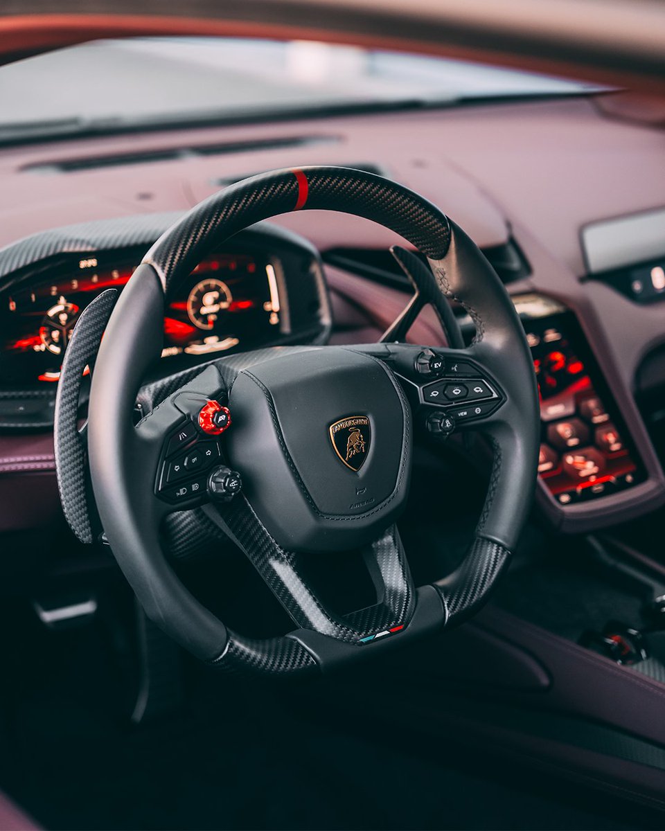 Lamborghini tweet media