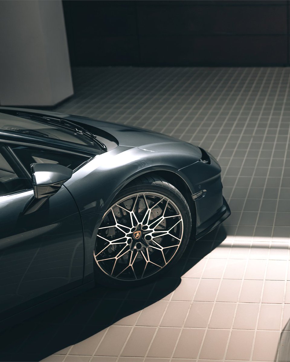 Lamborghini tweet media