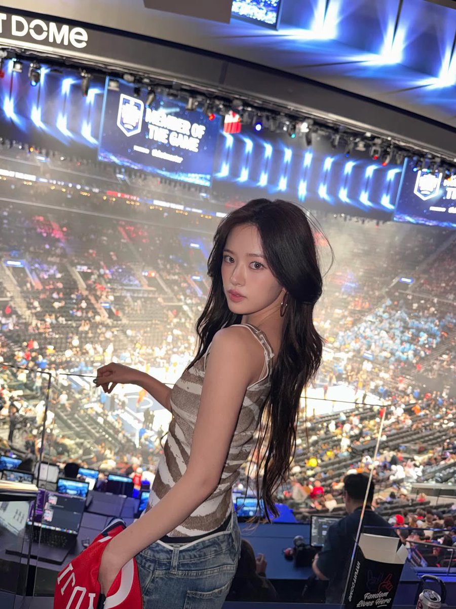 D ྀི tweet media