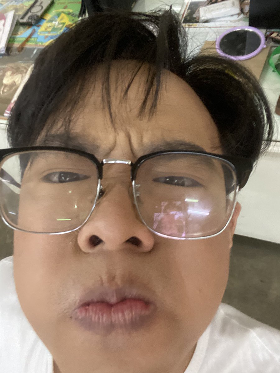 _leerainbows's tweet photo. Me realizing that I’ll be turning 25 this June. 😭 https://t.co/GBmEtRqib3