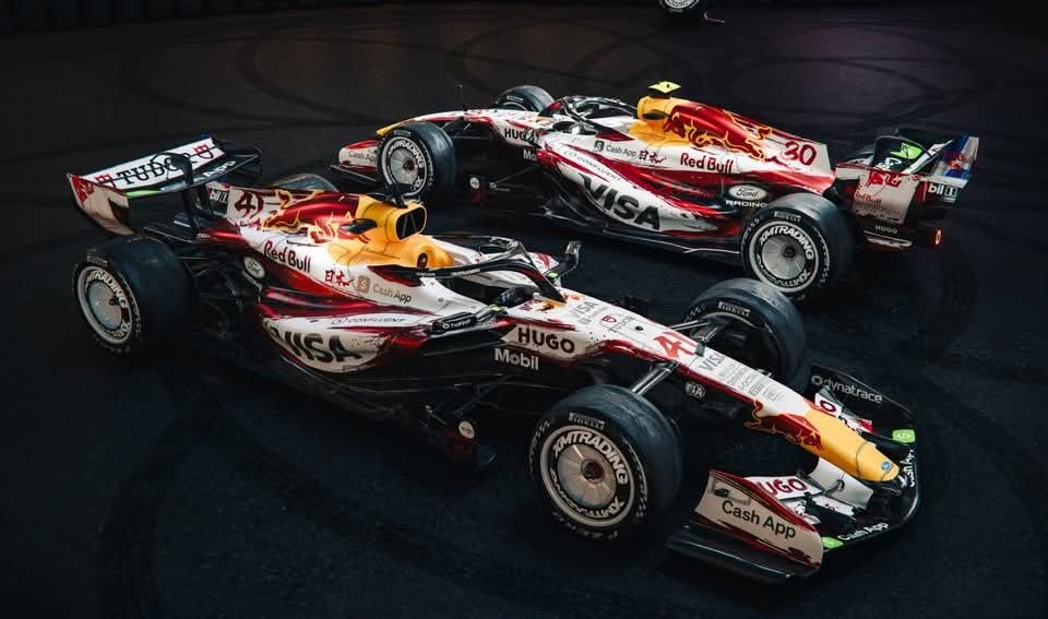 TheHardCompound's tweet image. Two full one-off liveries at Suzuka this weekend for the @F1 Japanese Grand Prix.

Spring &amp;amp; calligraphy comes to the @visacashapprb while iconic screen monster @Godzilla_Toho arrives at the @HaasF1Team.

Eye-catching cars on track at @suzuka_event.

#f1 #suzuka #Japan #japangp