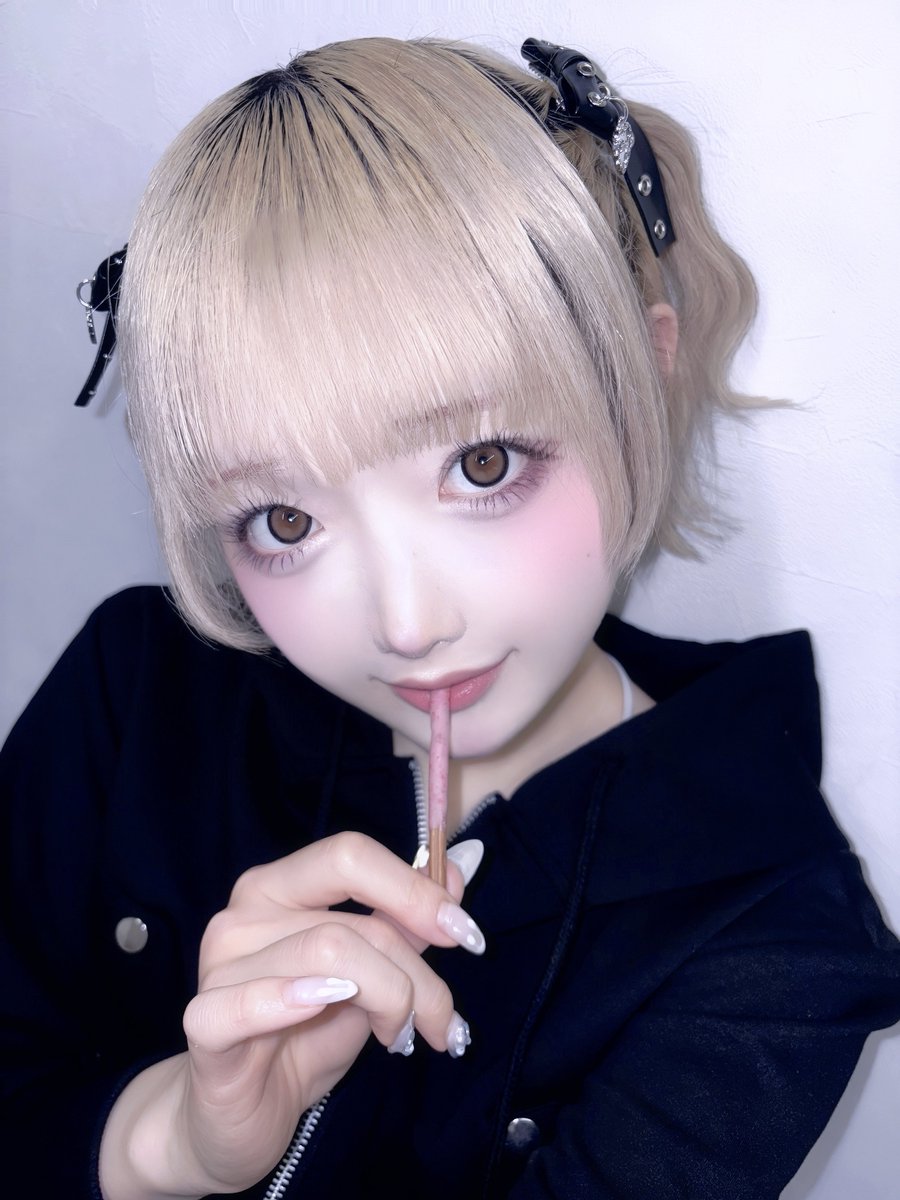 Ei_ladybaby's tweet photo. ポッキーゲームしらなーい、おしえて？ https://t.co/w3VoLAzMcs