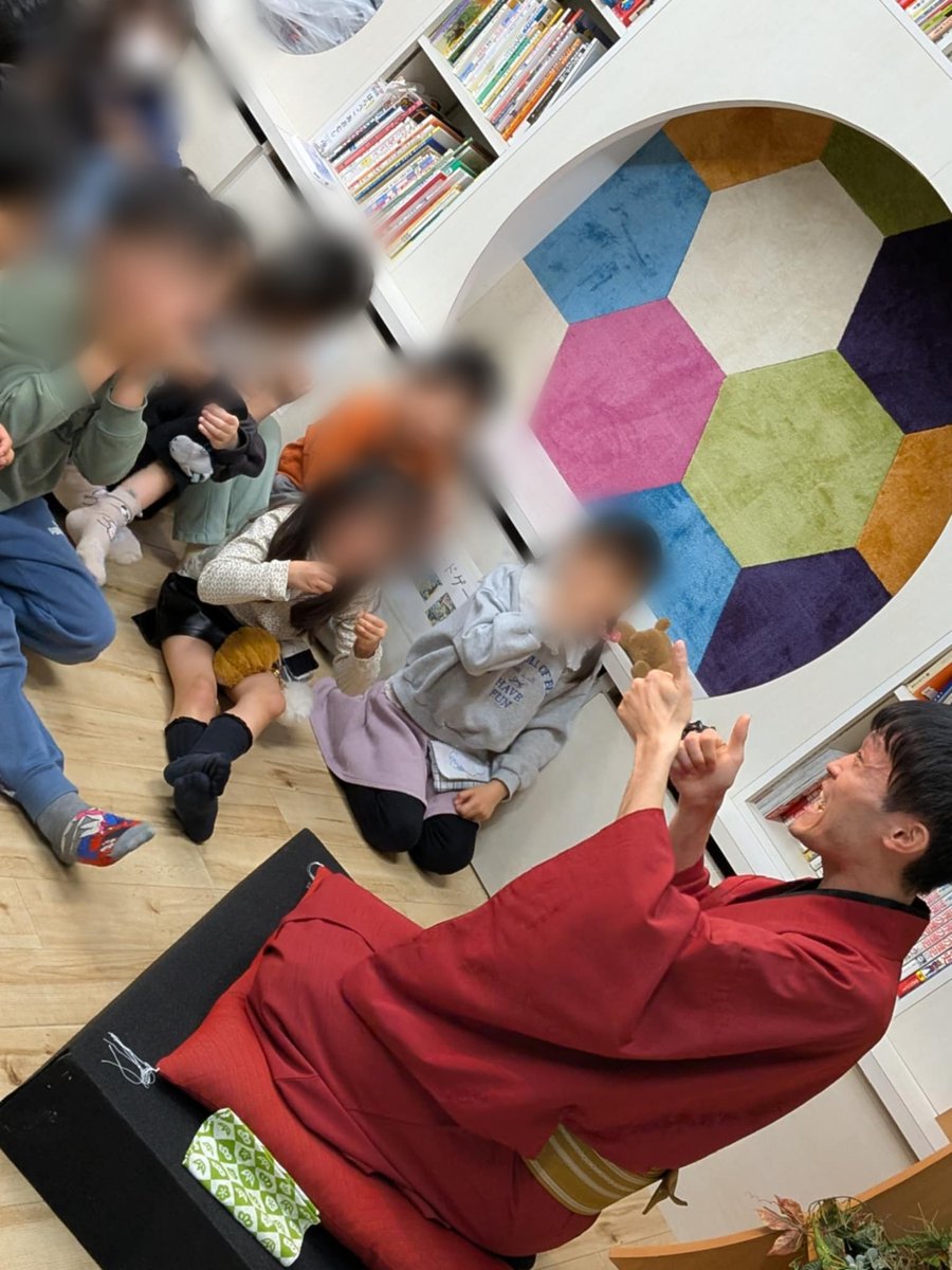 4月4日土曜日、笑い教育のイベントで大阪に帰ります。

4月5日日曜日も大阪におります。4月5日、会える人いたら会ってお話しましょう！連絡ください！ご飯なのかお茶なのかしましょう！