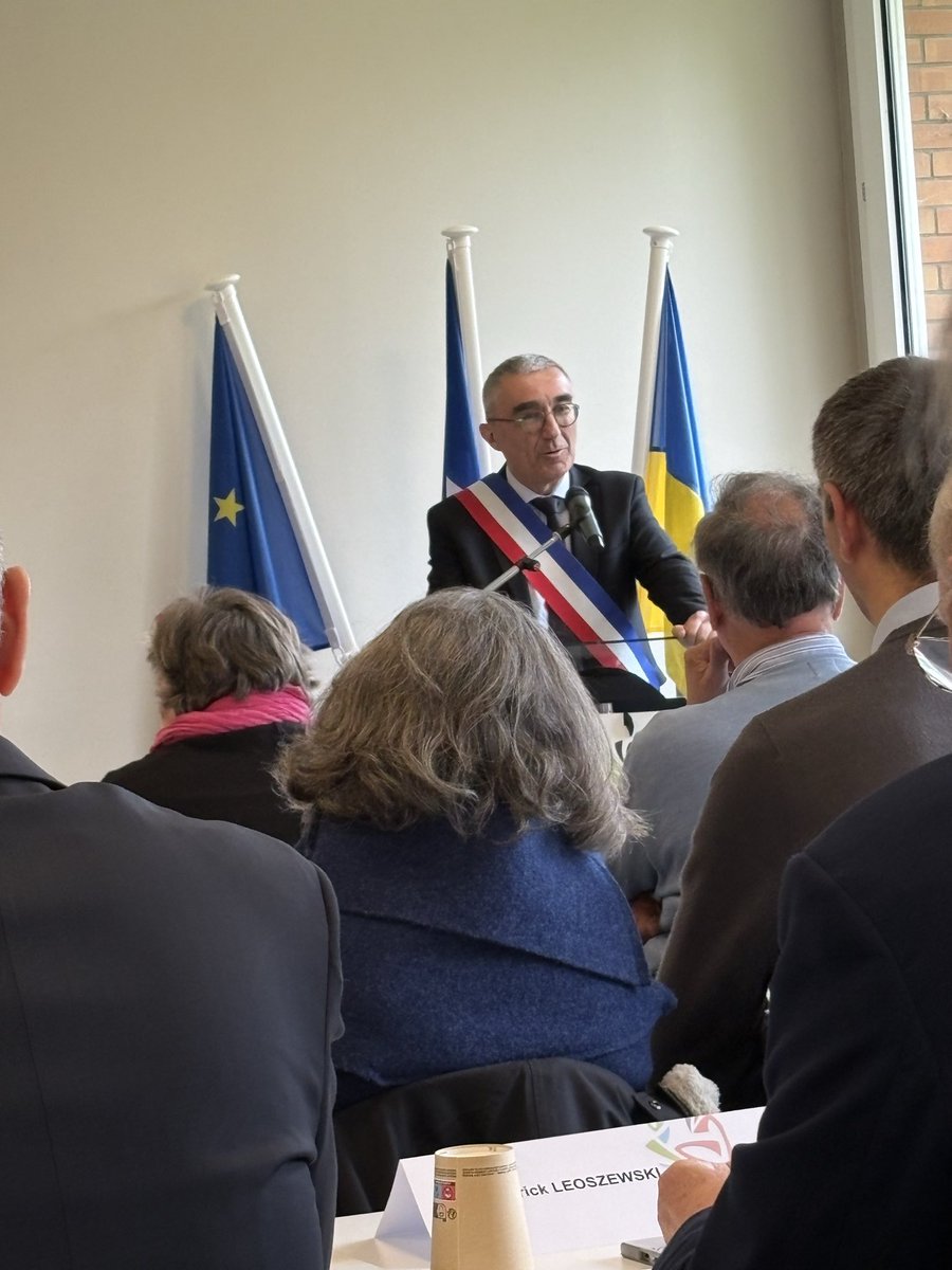 jhoussin's tweet photo. Félicitations à Nicolas Bouche, élu maire de Lambersart 
Tous mes vœux de réussite à lui et au conseil municipal.
A leurs côtés pour accompagner les projets de la commune. #Lambersart https://t.co/1OH2QP58vk