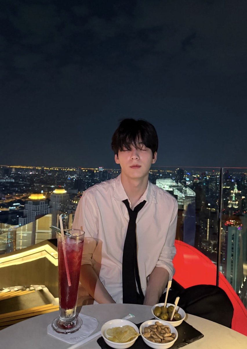 m⊙m⊝m⊜ tweet media