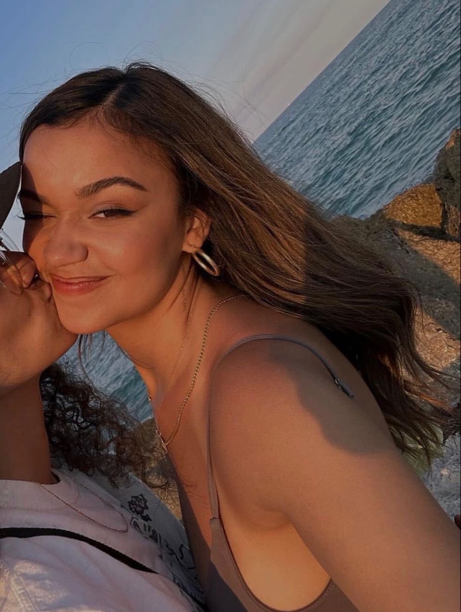 jenna bug ♡ 132 days till ari ! tweet media