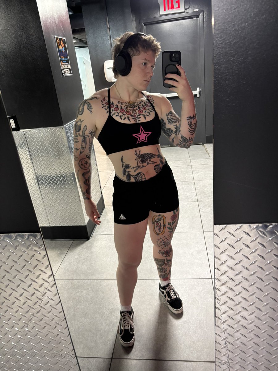 lesbian lifts tweet media