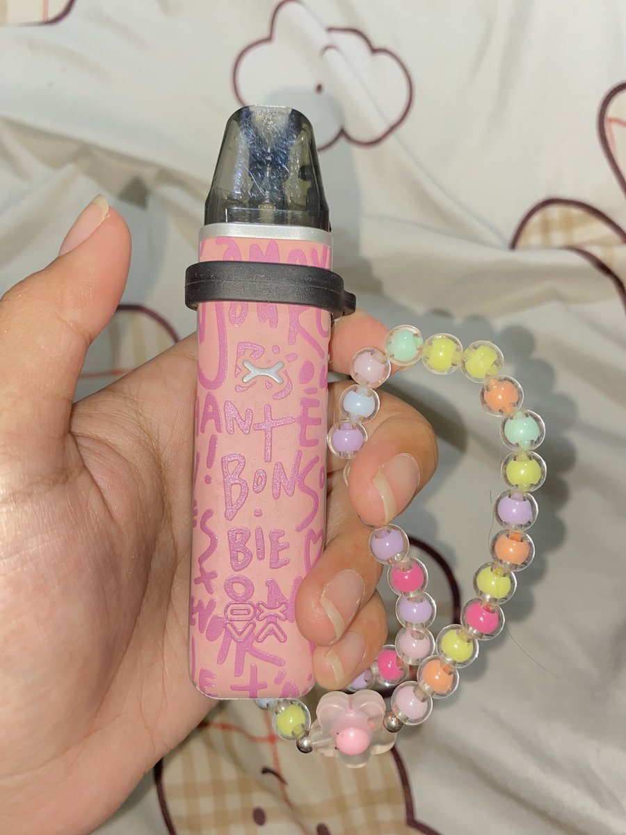 s4fieea's tweet photo. wts oxva xlim go pinkeuuu pinkeu fullset(box,charger,lanyard) minuss ct sama liq nya ajaa. gasss dm kujual murah aja🫶🏻 https://t.co/Tl7Dxvr08M