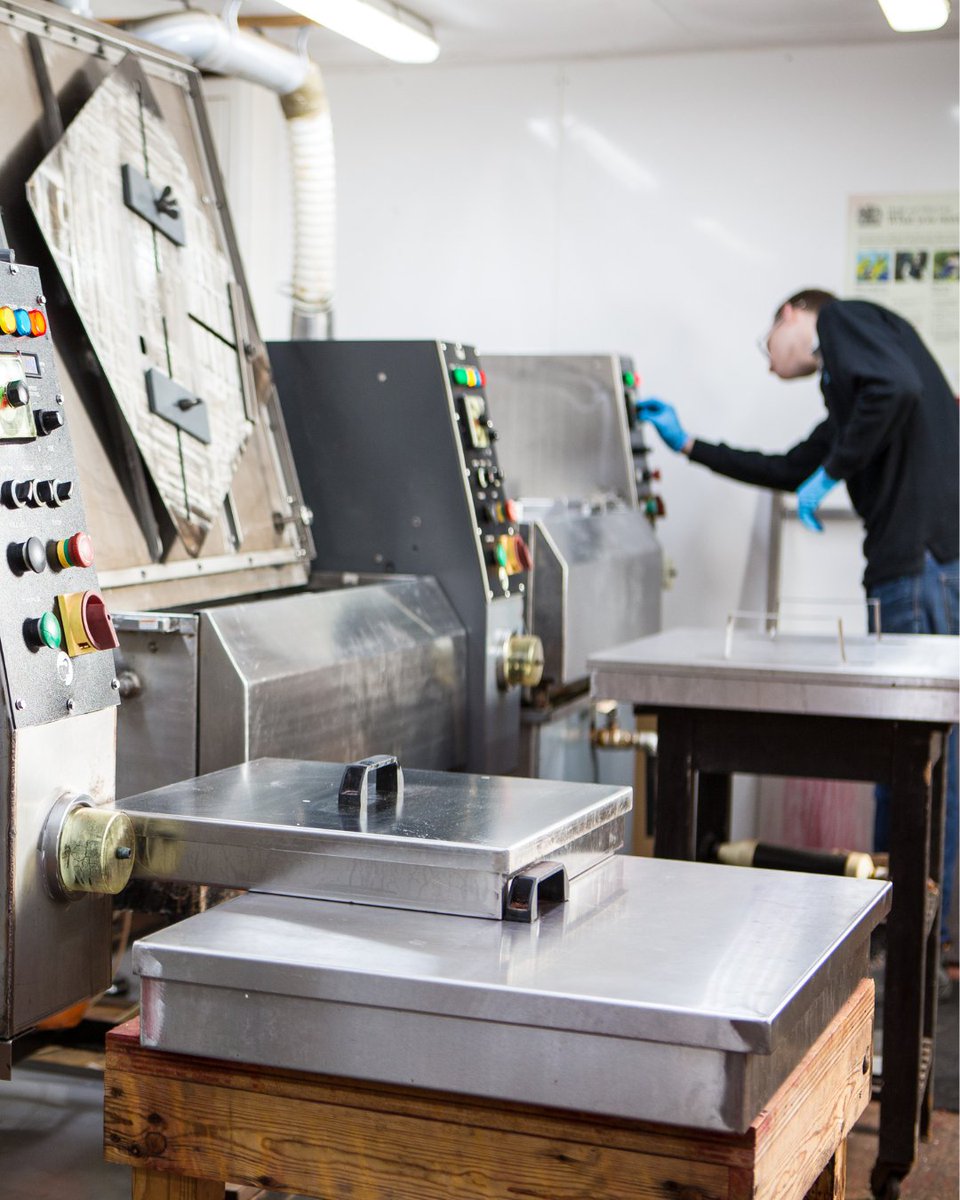 metallicele's tweet photo. Where precision meets permanence.

Our etching machine delivers crisp detail and consistent depth across every plate.

When repeatable results matter, the equipment matters just as much as the design.

Engineered for control. Built for production.

#MetallicElephant #HotFoil https://t.co/2ooZanv1Qu