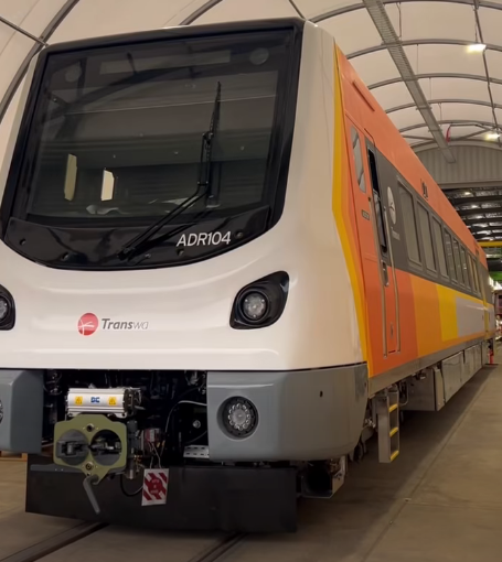 weather_wa's tweet image. A Preview Of The New Australind Train Which Now Has It's New Livery, Hopefully It Will Go Into Service Soon 🚉 #Bunbury #Perth #PerthNews #SouthWestWA #WesternAustralia