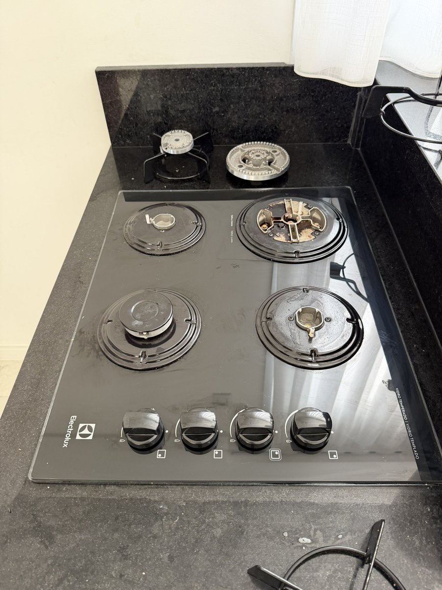 Ana de Breuil tweet media