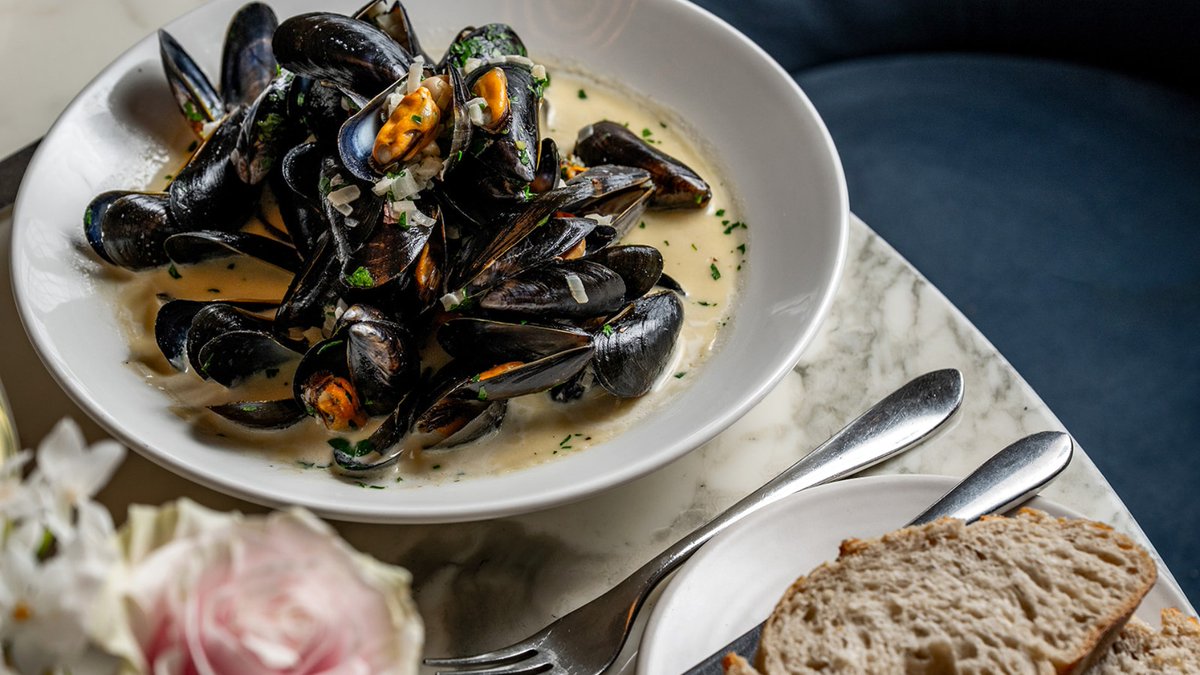 Swan London tweet media