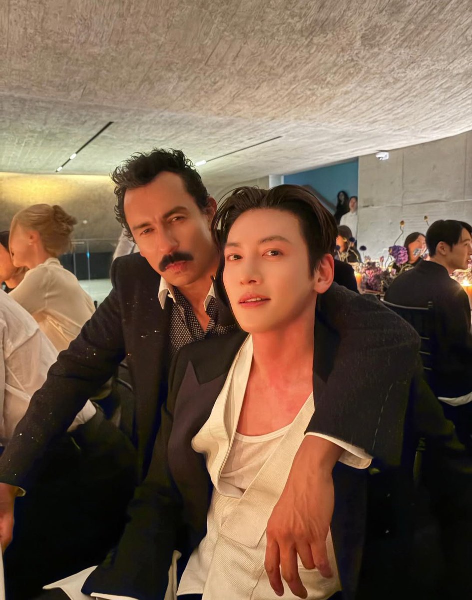 ■■■ tweet media