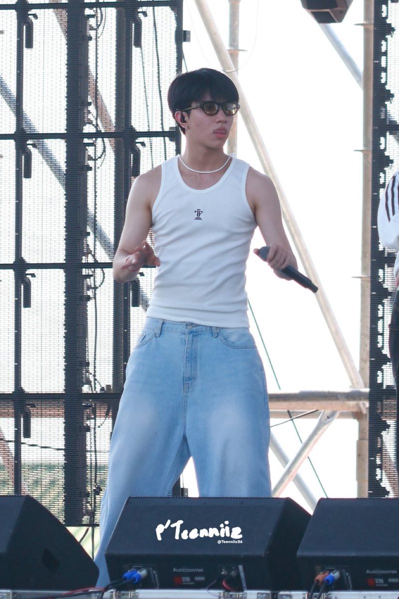 finding sushi กุ้ง🍣 tweet media