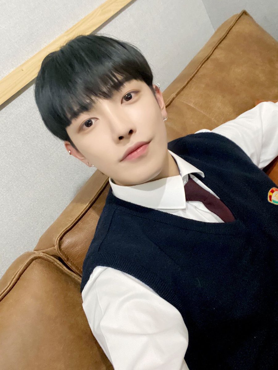 김홍중 얼굴 tweet media