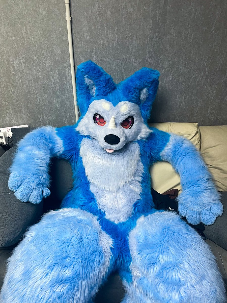 超派狗狗，超派～

#FursuitFriday
毛替：<a href="/takuma__0104/">撻熊</a> 
📸：內餡