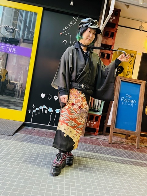 BASEMENT_CAVE's tweet photo. ♔#BASEMENTCAVE.#スナップ太郎♔●狸々狐さん●

黒留袖のお着物に合わせてくださったのは
#REFLEM ベルトキャスケット
#Novessel 弾丸ベルト！！
つよつよ黒留袖style最高です☺️💖

そしておねいさんがうれしかったポイントは...！ https://t.co/PIizTH1oyD