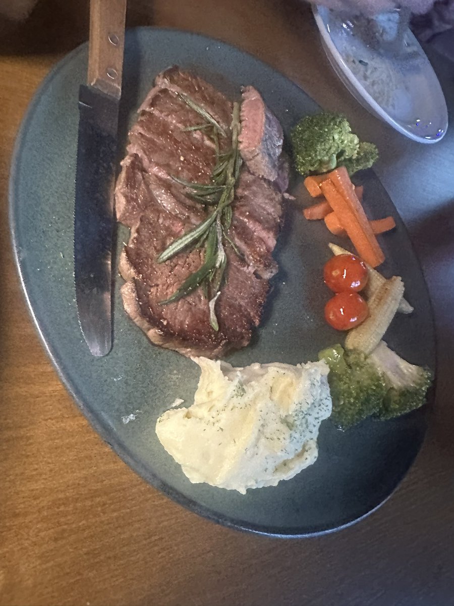 • ชื่อ กัส • tweet media