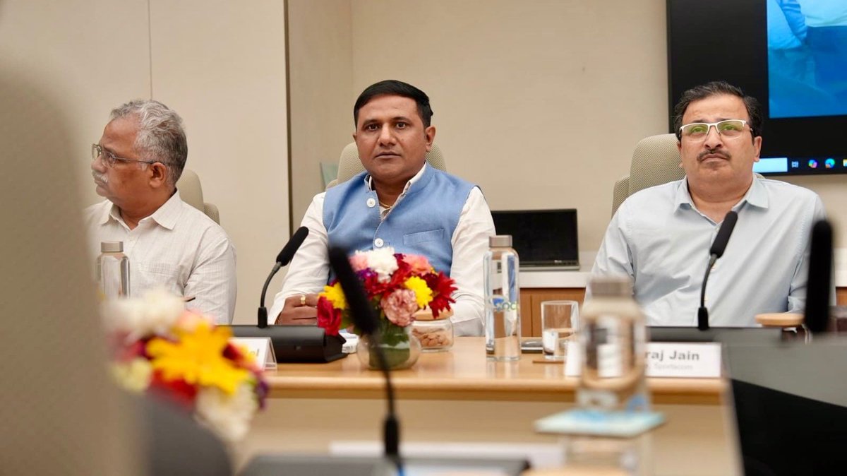 himanshupunsari's tweet photo. आज नई दिल्ली में @QualityCouncil ऑफ इंडिया (QCI) की 81वीं गवर्निंग बॉडी बैठक में सहभागिता का अवसर प्राप्त हुआ।  माननीय @narendramodi जी के दूरदर्शी नेतृत्व में ‘Quality India’ के विजन को और सशक्त बनाने हेतु सार्थक मंथन हुआ।

#QualityIndia #AtmanirbharBharat  #Innovation #AI https://t.co/3jXgFeQBvP