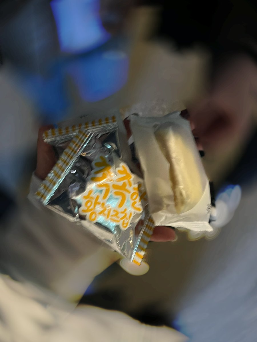 JINULoVEyOU_4's tweet image. 260327 머리 예뽀니 진우님 

맛있는 간식 보따리 주고 가셨다…🤍
고마워 ㅠㅠ 잘먹을게용 ~ 🙇🏻‍♂️🙇🏻‍♂️

#위너 #김진우 #WINNER #JINU #KIMJINWOOJINU @official_jinu_