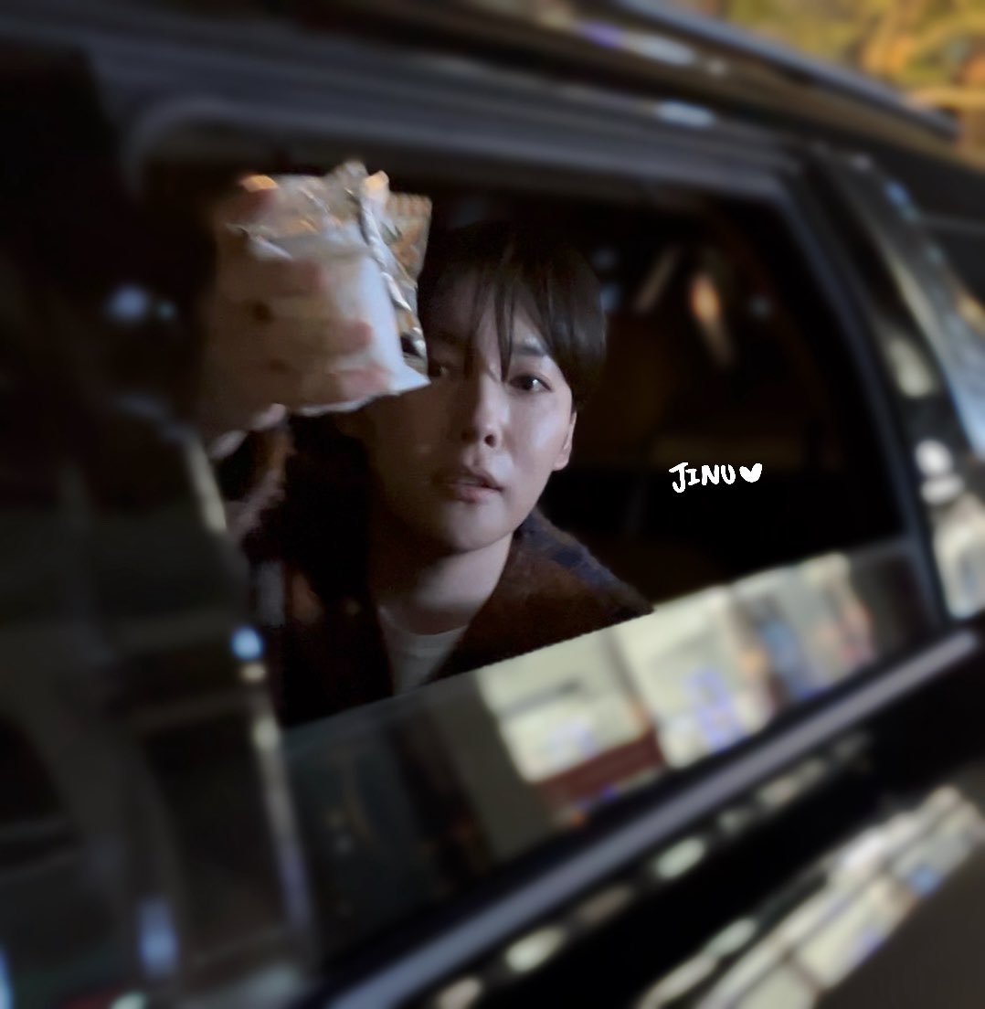 JINULoVEyOU_4's tweet image. 260327 머리 예뽀니 진우님 

맛있는 간식 보따리 주고 가셨다…🤍
고마워 ㅠㅠ 잘먹을게용 ~ 🙇🏻‍♂️🙇🏻‍♂️

#위너 #김진우 #WINNER #JINU #KIMJINWOOJINU @official_jinu_