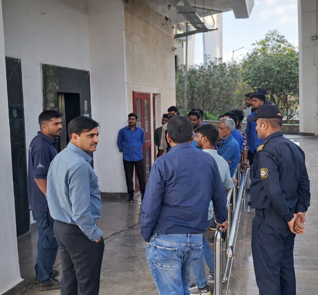 MadhyaNid's tweet photo. T/354:
NIDMP conducted an Emergency Lift Rescue training on 24 March 2026 as part of #NationalSafetyWeek. Staff &amp; security teams were trained in safe lift use, emergency response &amp; evacuation.
@DPIITGoI 
@CimGOI 
#nidmp #campussafety #TeamTraining #StaffDevelopment #SecureCampus https://t.co/xVFdMzi8Pr