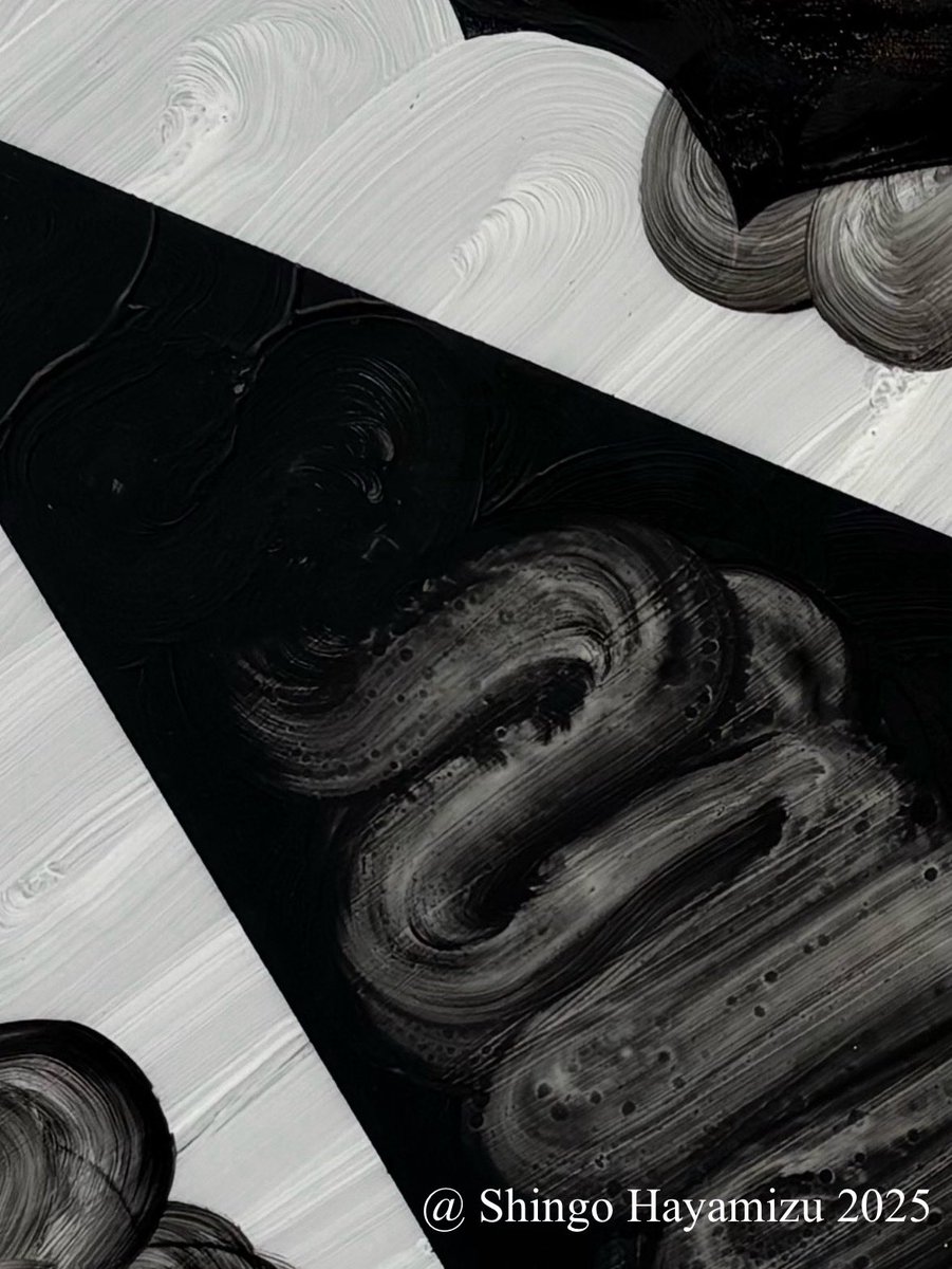 shingo_NY's tweet photo. 【個展"New Spectrum"より「Black Whip」接写】

鏡面にストロークをかさねて、ストロークの柔らかさを表現しています。
ホイップのようにレイヤーとして重なる形と直線の矩形が対比になり、画面に緊張感をもたらします。

#現代アート #展覧会 #絵画 https://t.co/FBtx6HWNAz