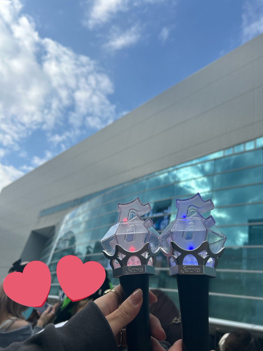 Tsubame_D's tweet photo. MILESixTONES3/27昼公演でした〜💎
途中でお腹いっぱいと本気で思えた選曲、メンバーの近さ久しぶり🥹💖
telephone聞いて当時好きになった時の事を思い出して泣いた😭
2人供Ｊrから好きだった訳ではないけど当時沢山調べて聞いて見ていた大好きが沢山詰まった公演だった😭❤️💙
ずっと大好きらびゅ〜❤ https://t.co/ejjdMLRmSV