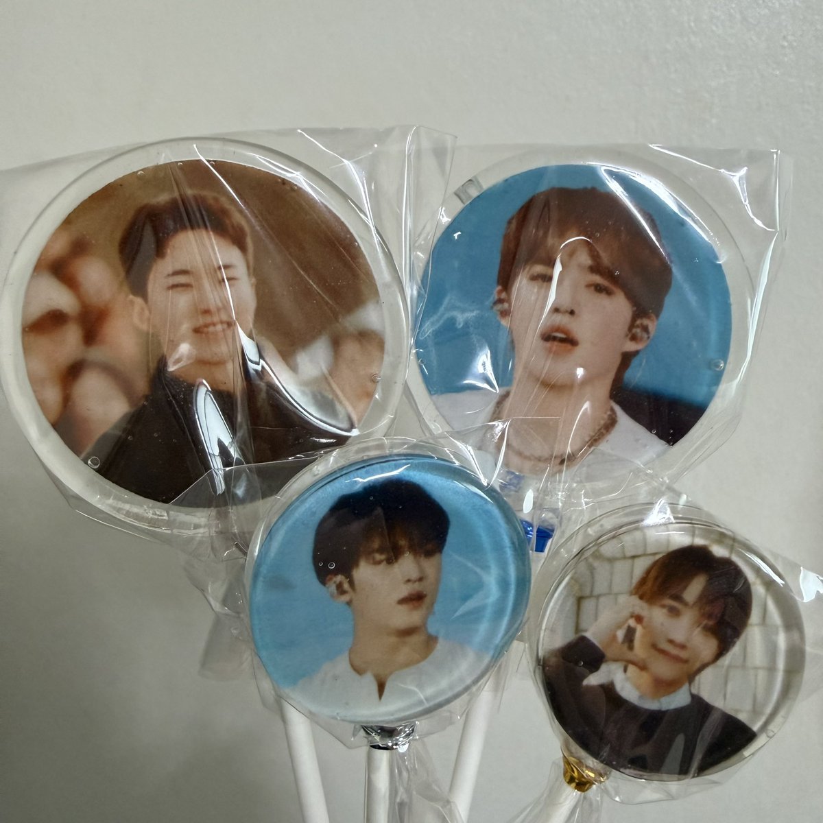 🩷SEVENTEEN WORLD TOUR
[NEW_] ENCORE IN INCHEON🩵

- 나눔 물품 : 포토캔디
- 일시 : 4/4 첫콘
- 수량 : 쿱스, 호시 3개 / 정한, 민규 5개
(선착순)
- 조건 : rt + follow
- 1인 1개 수령 가능
- 장소, 시간 당일 타래로 공지

사진출처
<a href="/everlastksy_96/">Everlast_96</a> <a href="/19950808_aug/">Aug95</a> <a href="/Ari0_46/">trouvailleAri0</a>