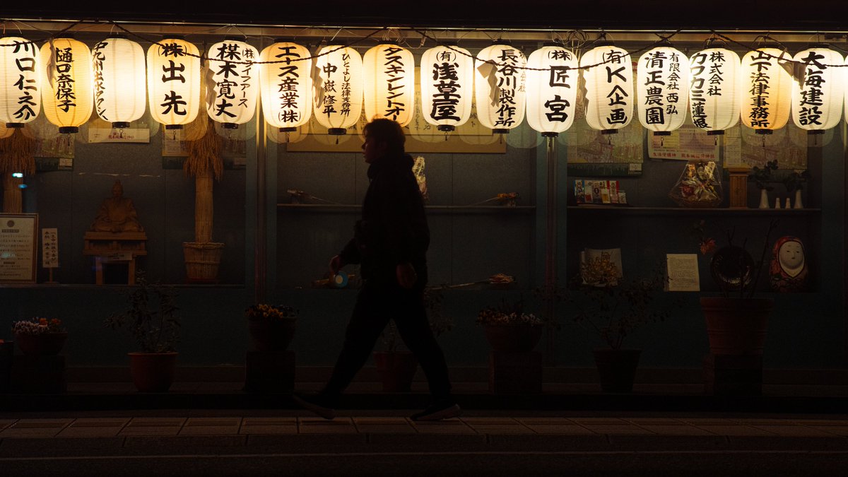 88_gnz's tweet image. "night walk" 

to clear the mind and just breath 

#streetphotography 
#nikonz6ii
#85mm 
#kumamoto