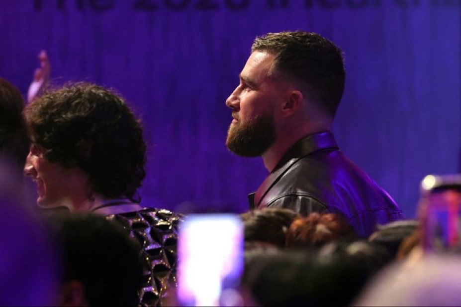 IconeMediaFR's tweet photo. Taylor Swift et Travis Kelce aux iHeartRadio Music Awards 2026.

#iHeartRadio2026 #TaylorSwift https://t.co/UGUN4ZfFQC
