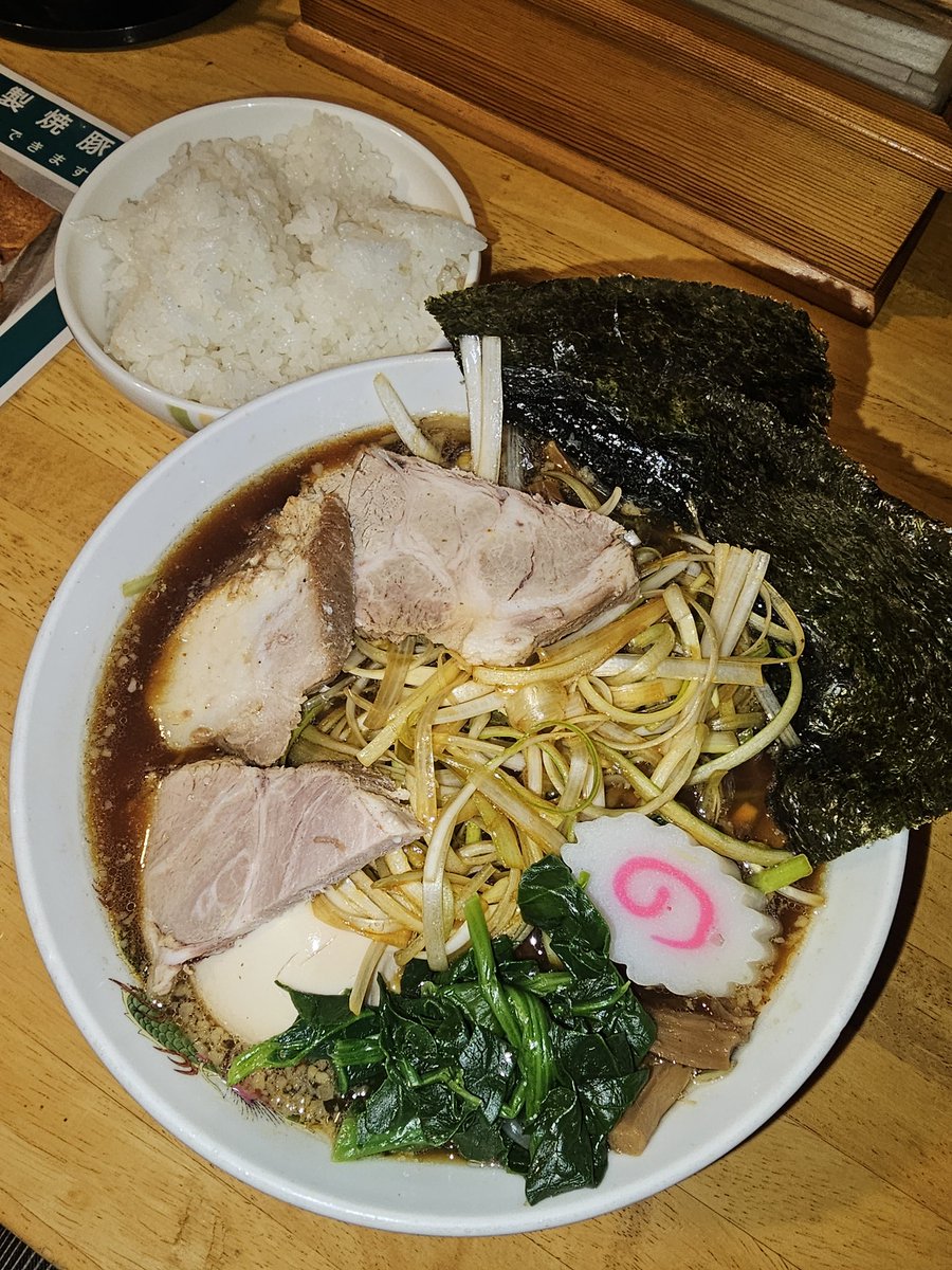 おナイツ様 tweet media