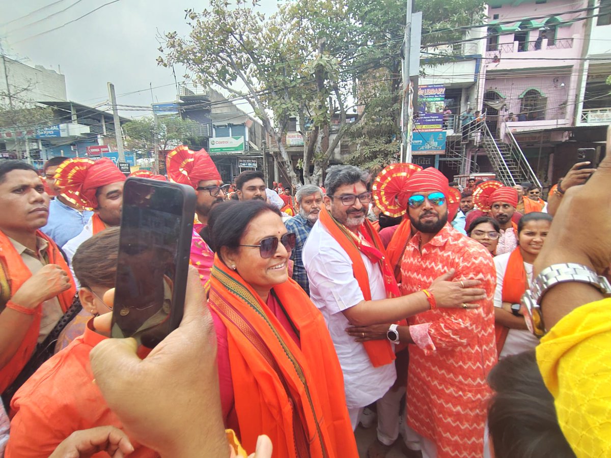 आज जहानाबाद में आयोजित पावन रामनवमी शोभा यात्रा भक्तों के जयघोष से पूरा वातावरण भक्तिमय और उत्साह से परिपूर्ण हो उठा।
भगवान श्रीराम का आदर्श जीवन हमें सत्य, धर्म, मर्यादा और राष्ट्र सेवा के मार्ग पर चलने की प्रेरणा देता है।
जय श्री राम! 🚩
<a href="/iChiragPaswan/">युवा बिहारी चिराग पासवान</a> <a href="/LJP4India/">Lok Janshakti Party (Ramvilas)</a>