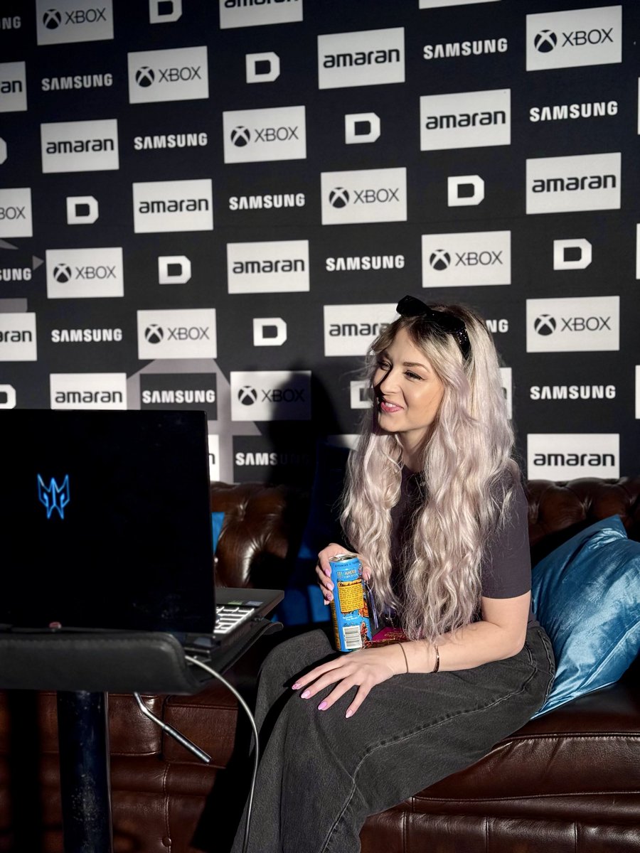 itssviiki's tweet photo. Thank you @bbcradio4 for having me on the radio for Women’s Hour. An absolute privilege to represent women. DreamHack day 1 has kicked off!! @dreamhack #dreamhackbh @BBCWomansHour https://t.co/JeA9sQun3b