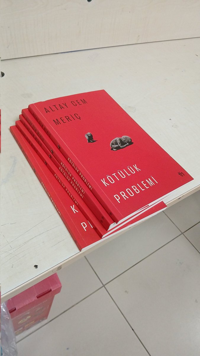 saintredflag's tweet photo. kitapları kargoya teslim ettim. katılan herkese teşekkürler ve tabi altay ağabeye ✍️✍️ https://t.co/Twy645qLNd