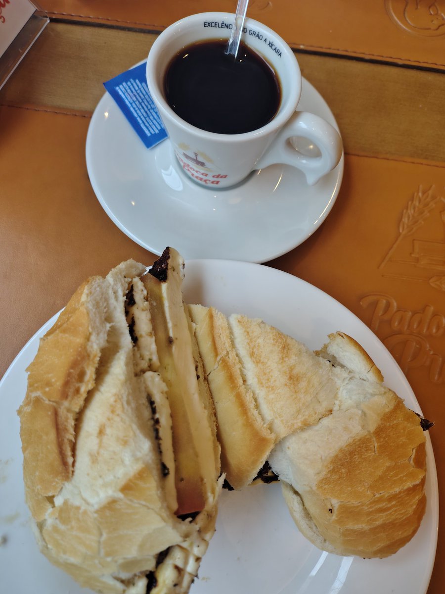 gigio está escrevendo 📖 tweet media