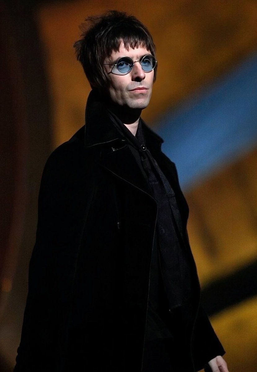 marti🦇lili's wife🤍 saw oasis!! tweet media