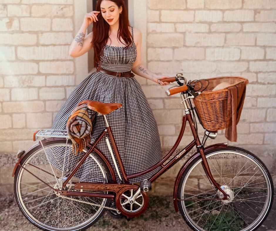 pashleycycles's tweet photo. "A gentle cycle through the countryside with a traditional British bicycle..."

Amanda Gray starts a new journey with her beautifully bespoke Britannia: https://t.co/5SRxjytMHc

#Pashley #classicbicycles #beautifulbicycles #slowcycling #cotswoldlife https://t.co/9KzOY3L0EF