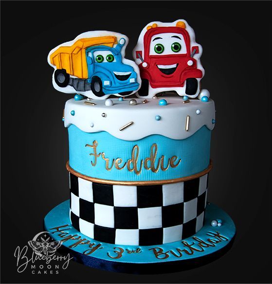BbMoonCakes's tweet image. I had way too much fun making this cake!! 😚🥰 Guess I’m just a big kid at heart! 
Adorable cartoon characters: cute recovery truck + car  + dumper-truck 
for little Freddie.
#blueberrymooncakes
#cakelife #kidscakes #partycake #boycake #littlebluetruck #cakedecorating