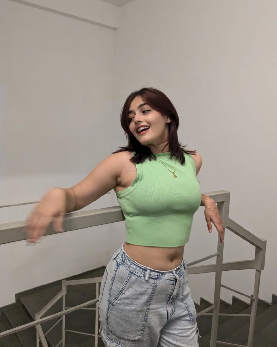 Desi Craves tweet media