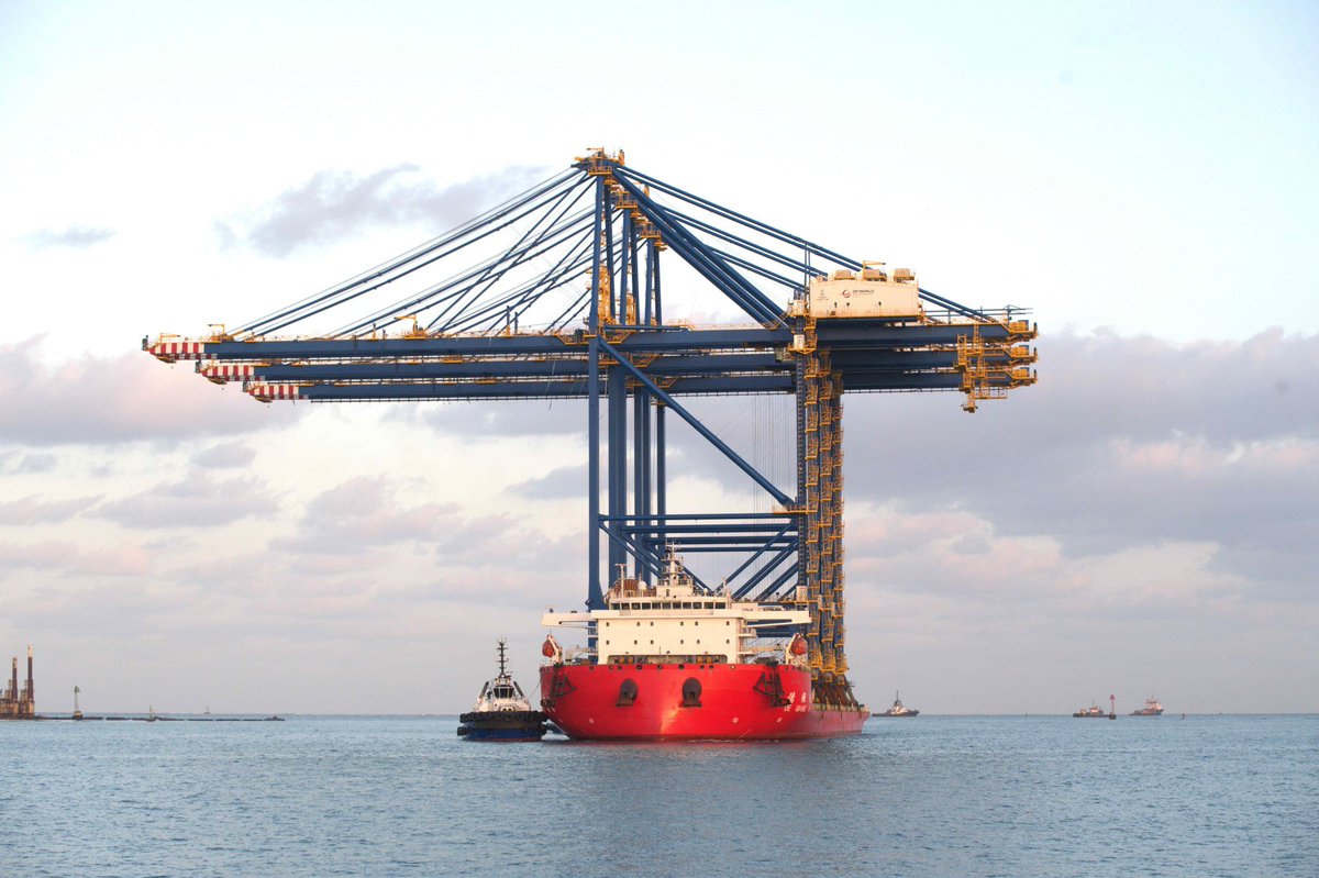 FMLarousse's tweet image. Malgré les frappes iraniennes visant le port principal de #Dubaï, l'entreprise @DP_World (gestionnaire de ce port essentiel pour le commerce international) mais également principal actionnaire du projet du port en eaux profondes de #Banana en #RDC, continue d'améliorer sa