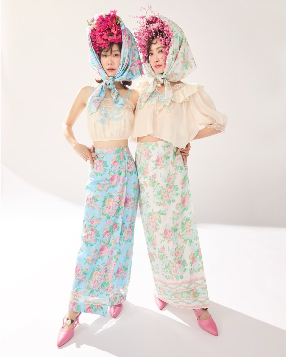 thin_thazin97's tweet photo. 🫶✨🩷

TAEW-TOEY x Sretsis Sawasdee Pimai 2569 Special Capsule Collection 👗✨

Picrd to owners 

#taewaew_natapohn 
#แต้วณฐพร
#toeyjarinporn 
#AllAboutTaewNatapohn_Myanmar https://t.co/GXaCsXuWzp