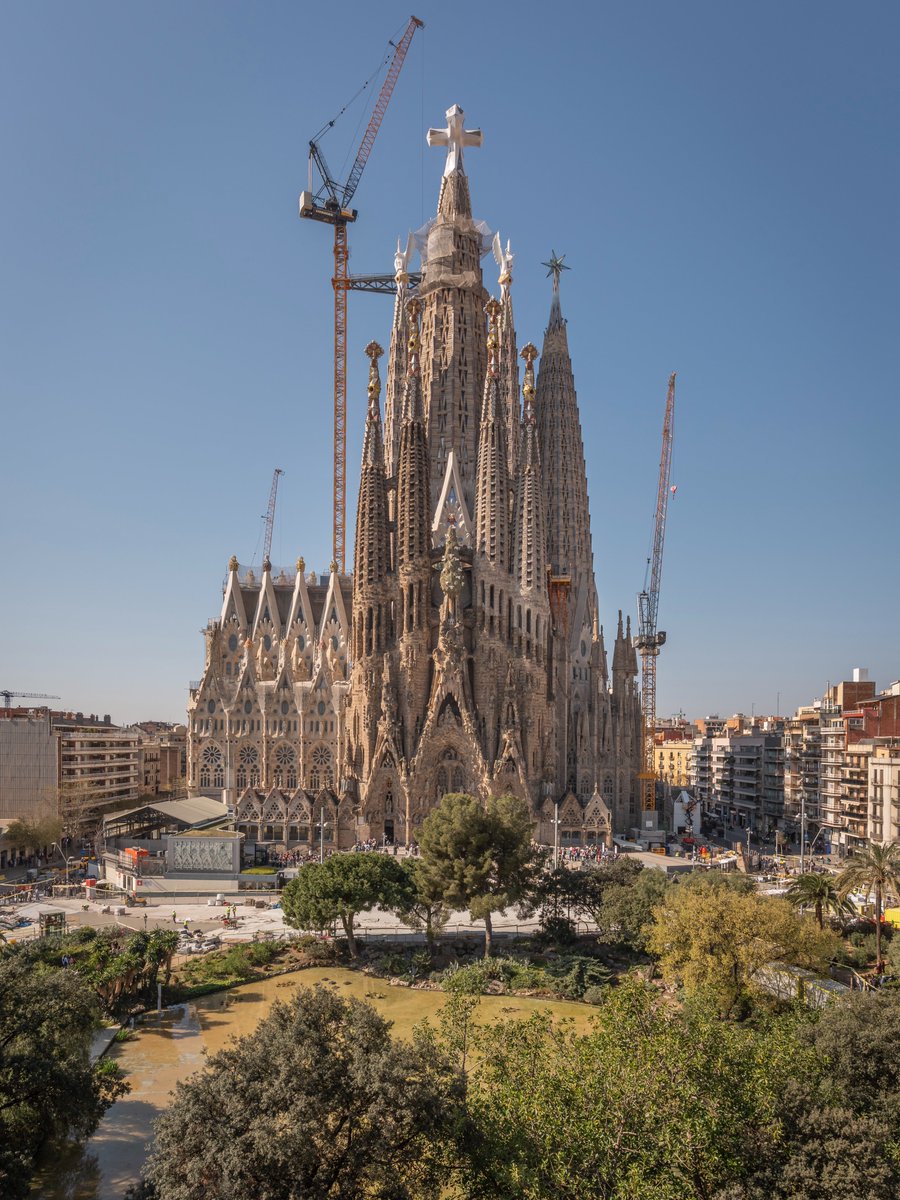 La creu i el terminal baix de la torre de Jesucrist, ja són completament visibles. 🙌