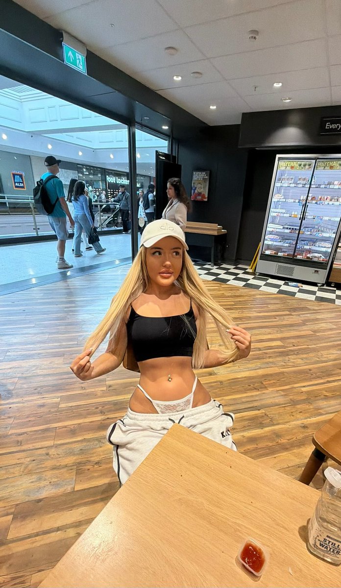 Belle Olivia tweet media