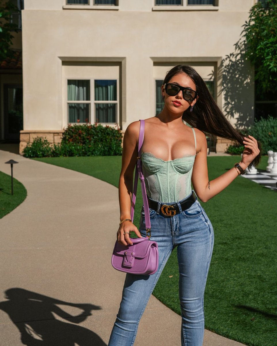 Lil Violet tweet media