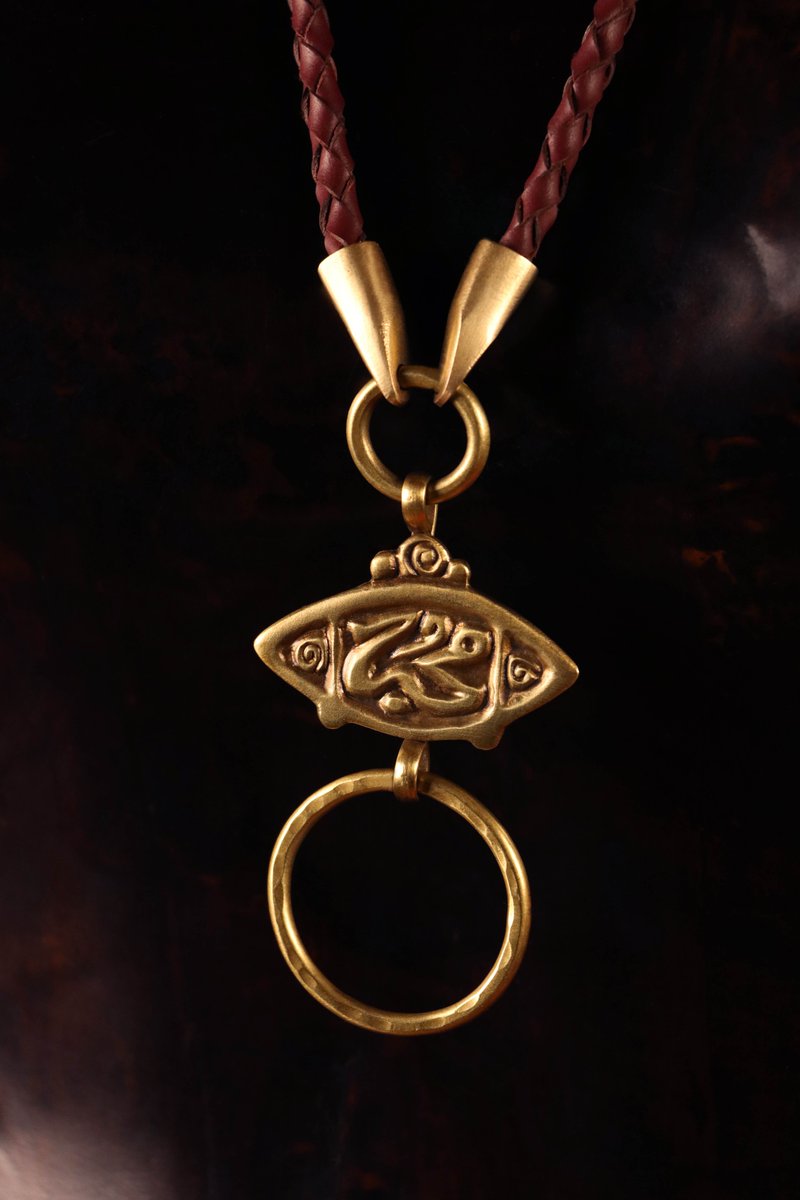 SamiAmindesigns's tweet photo. Braided leather glasses chain holder with brass motif!
Different motifs to match your style.
https://t.co/17b5Zy5aIg

#SamiAminDesigns #GlassesChainHolders #Brass #GenuineLeather #ArtPiecesToWear https://t.co/hytDPs0pny