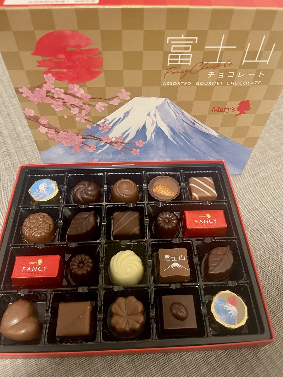 食べるの忘れてたチョコレートを発見、野球負けちゃったし糖分補給だわ🍫