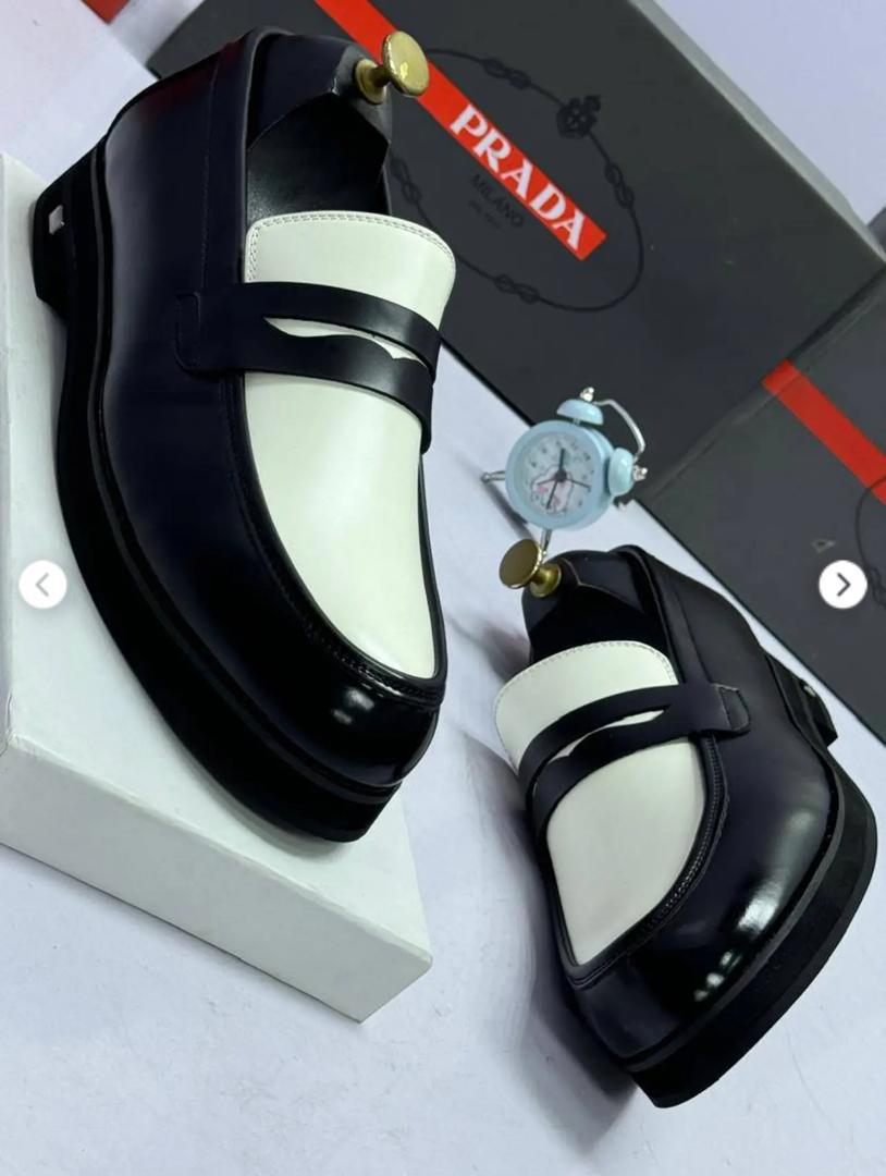 DLS Kicks Store 👟 tweet media