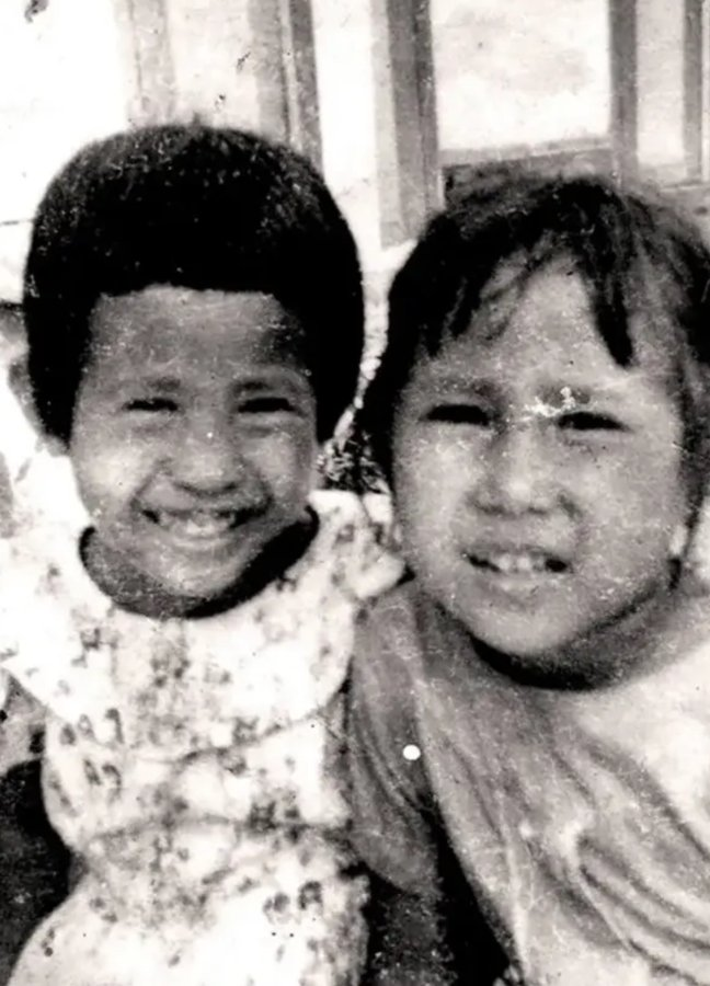 Na Willa &amp; Farida in film                in real life 👧🏻❤️